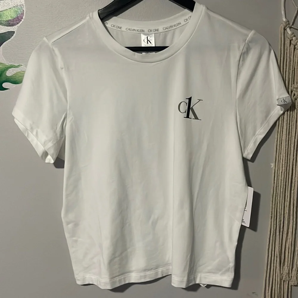 Calvin Klein NWT CREW NECK T-Shirt RRP $50 !! Bundle & save - Picture 2 of 5